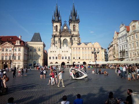 Full-Day Tour to Prague Castle and Vltava River Cruise with Lunch